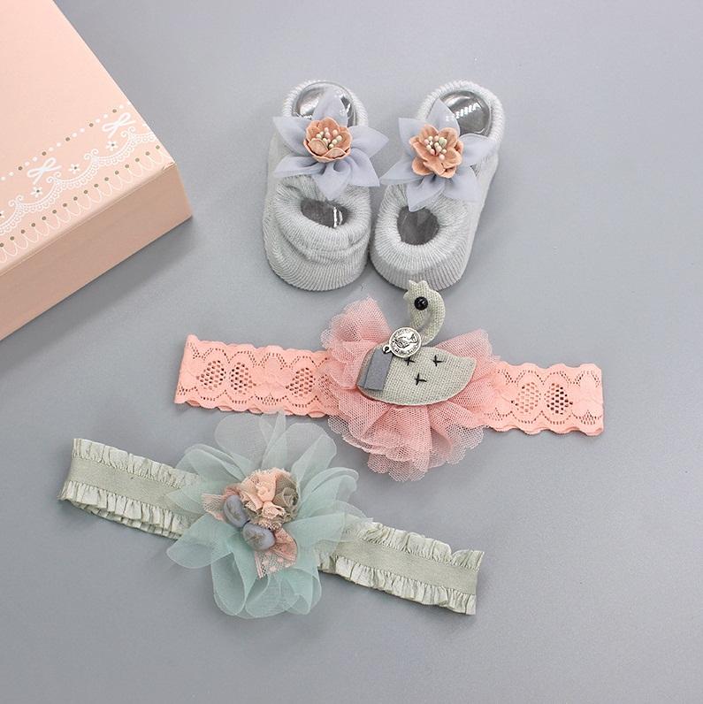 Gift Set With Headband And Socks